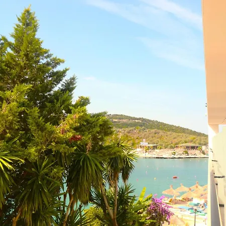 Manta 4* 卡萨米尔