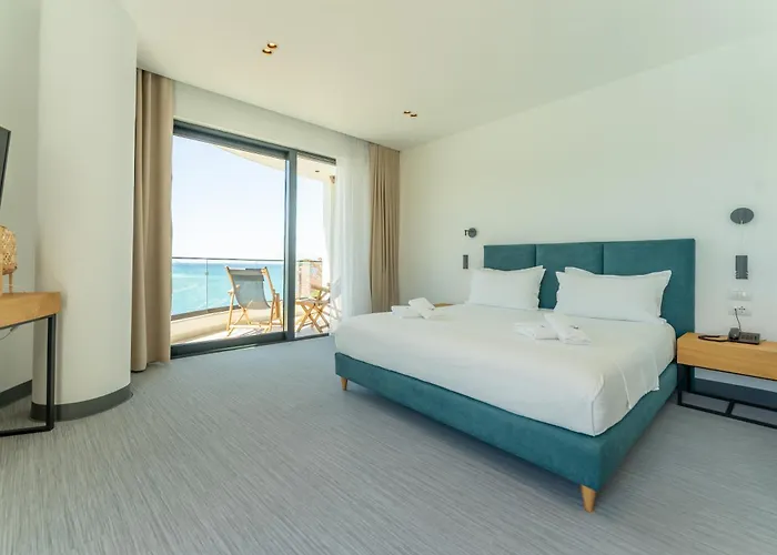 Ξενοδοχείο Manta 4*